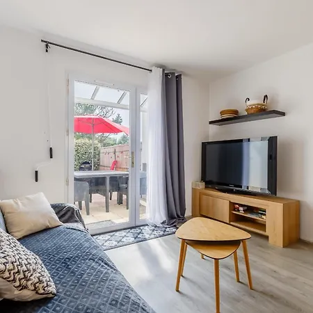 La Blanche - Terrasse - 500m بيت للعطل